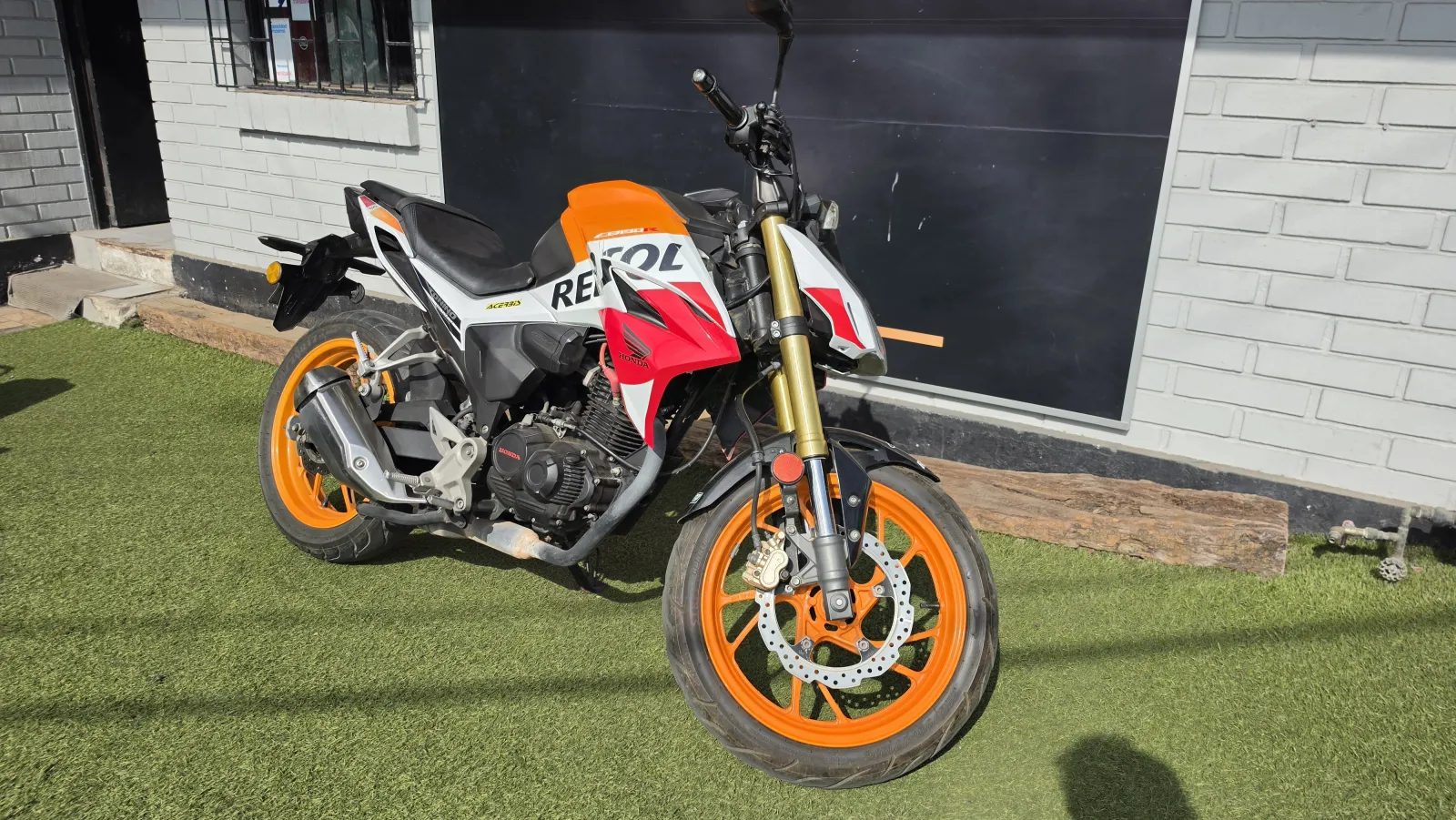 Honda CB 190 Repsol foto 1