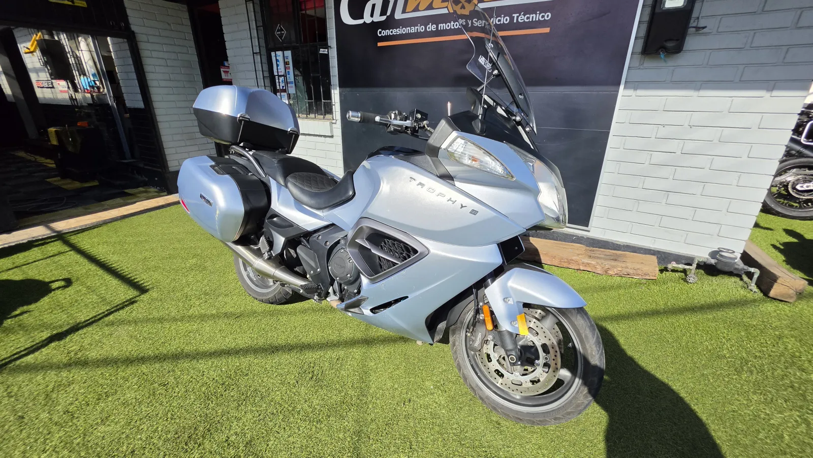 Triumph Trophy SE foto 2