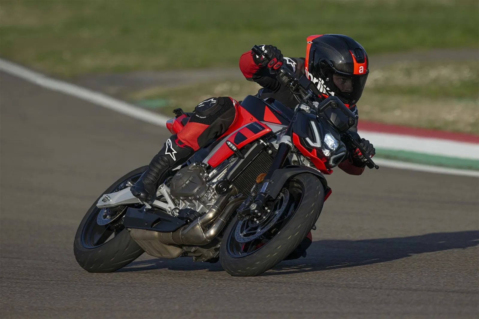 Aprilia Tuono 457 foto 1
