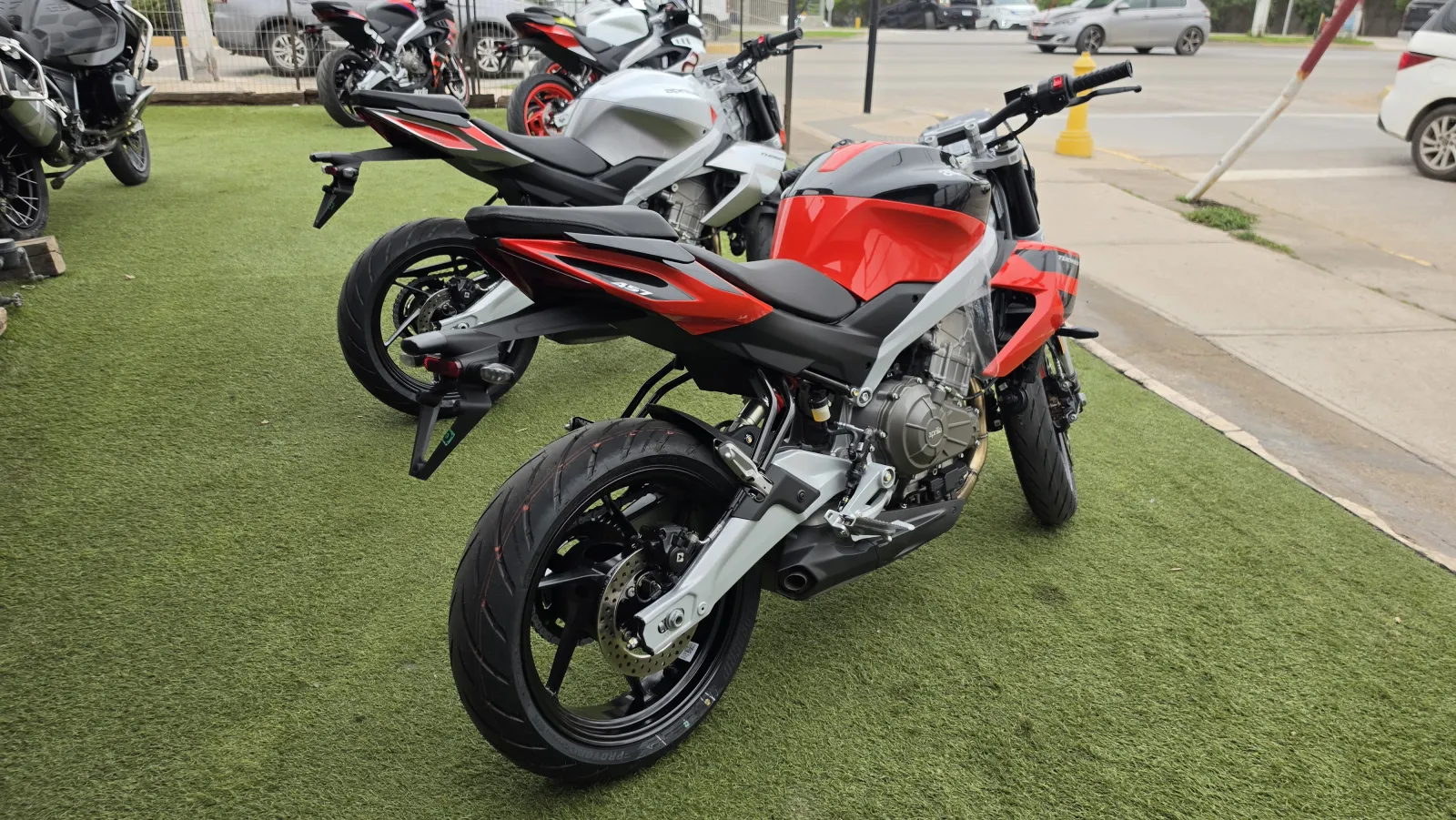 Aprilia Tuono 457 foto 2