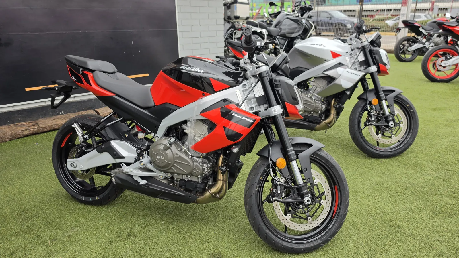 Aprilia Tuono 457 foto 6