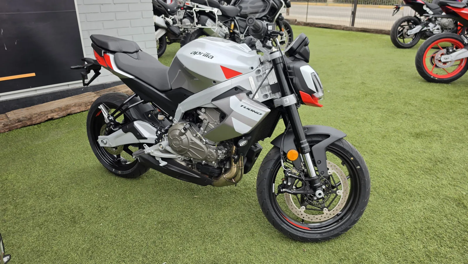 Aprilia Tuono 457 foto 10