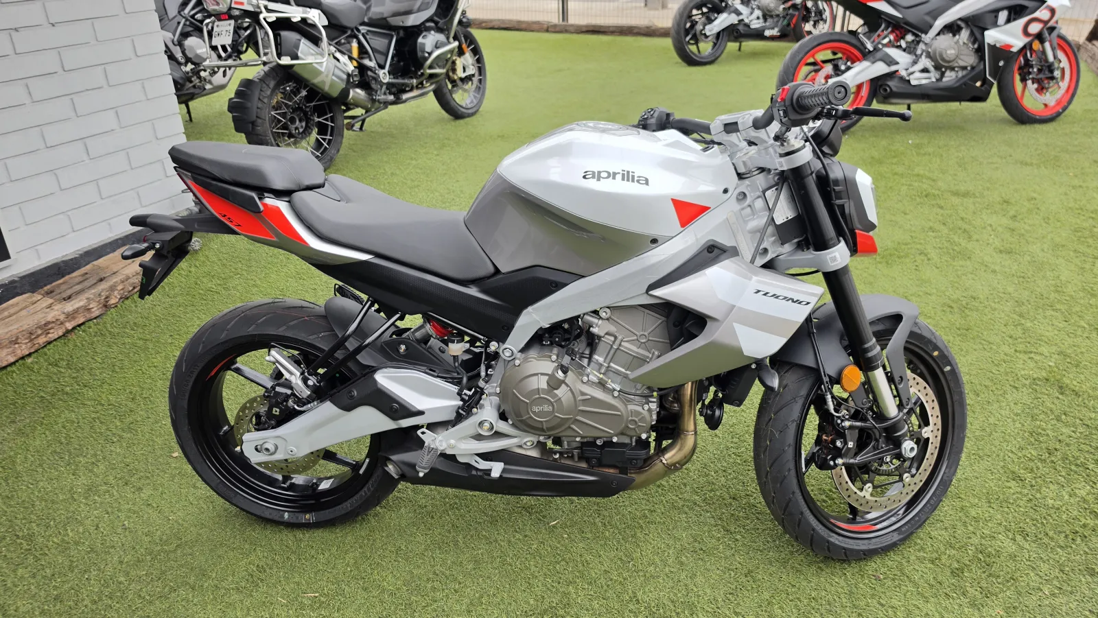 Aprilia Tuono 457 foto 12