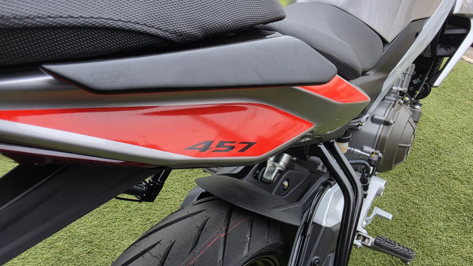 Aprilia Tuono 457 foto 24