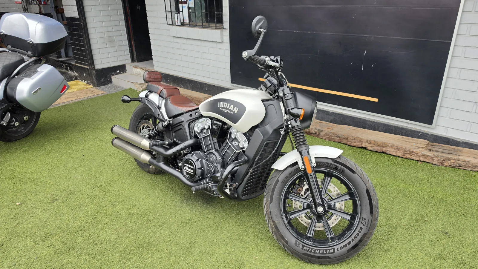 Indian Scout Bobber foto 1